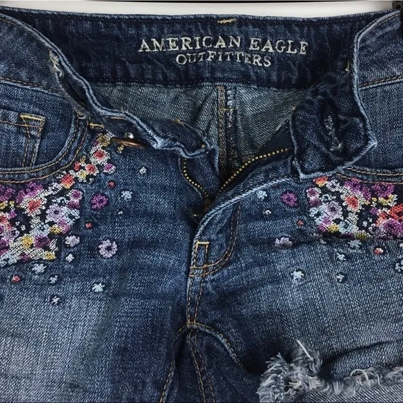 AMERICAN EAGLE Jean Shorts Denim Cut Off Floral Embroidered Festival Boho Size 2