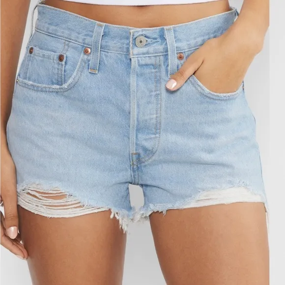 Aritzia Levi's color blue 501 Original Short