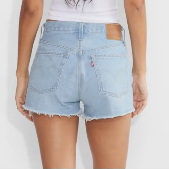 Aritzia Levi's color blue 501 Original Short