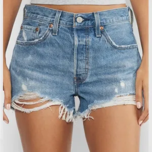 Aritzia Levi's color blue 501 Original Short