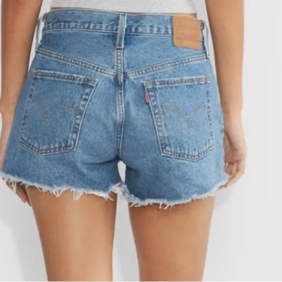 Aritzia Levi's color blue 501 Original Short