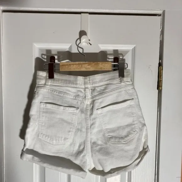 Aritzia Wilfred free off white stretchy soft high waist denim shorts size 6