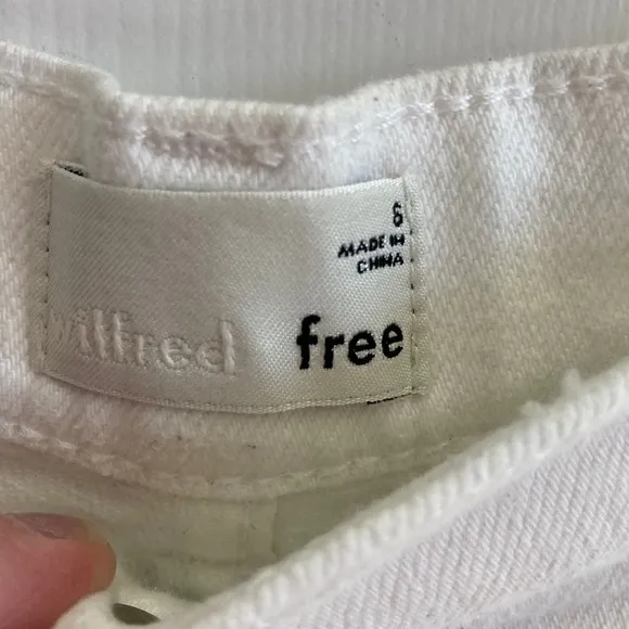 Aritzia Wilfred free off white stretchy soft high waist denim shorts size 6