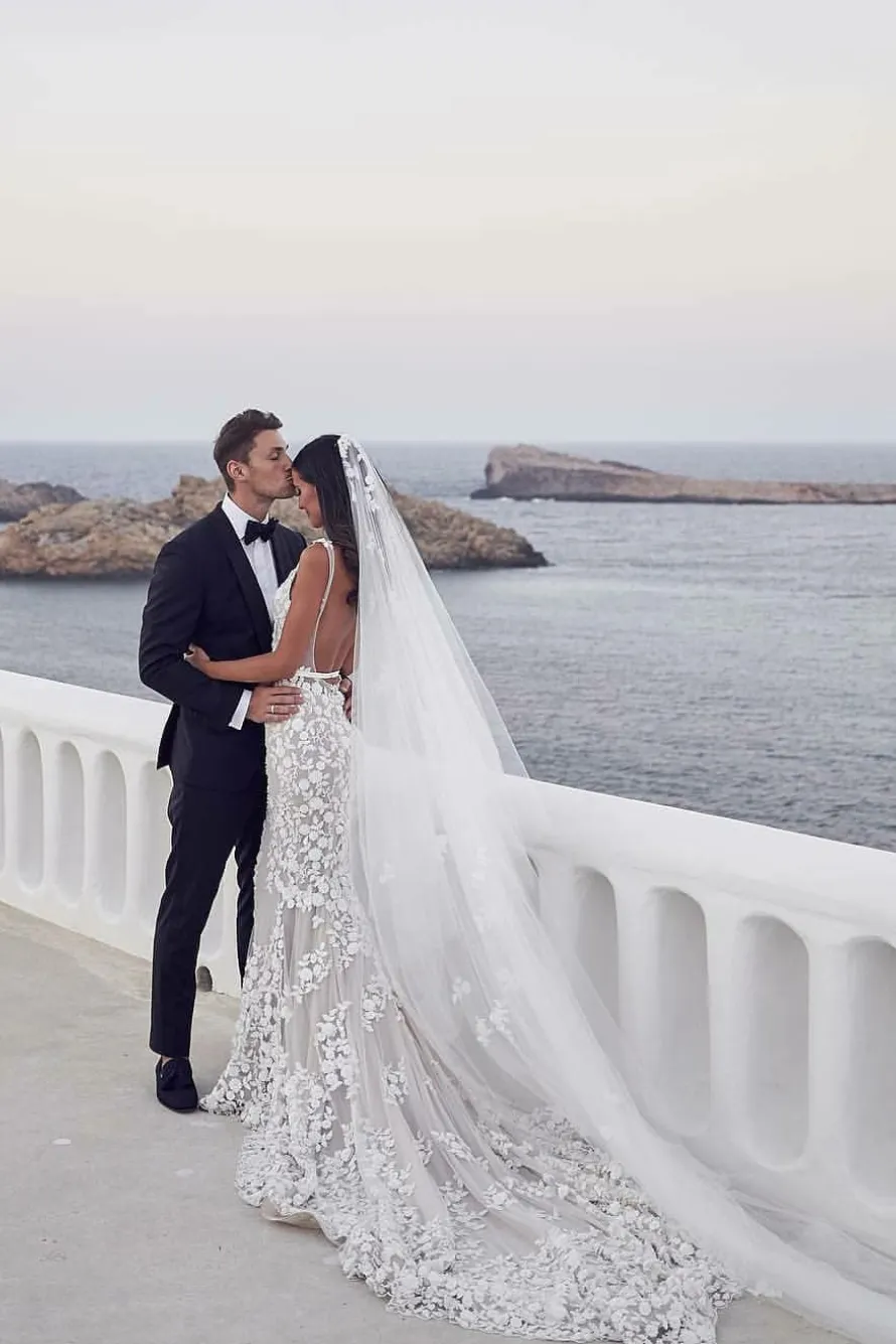 Backless Floral Lace Wedding Dresses with Mermaid Train