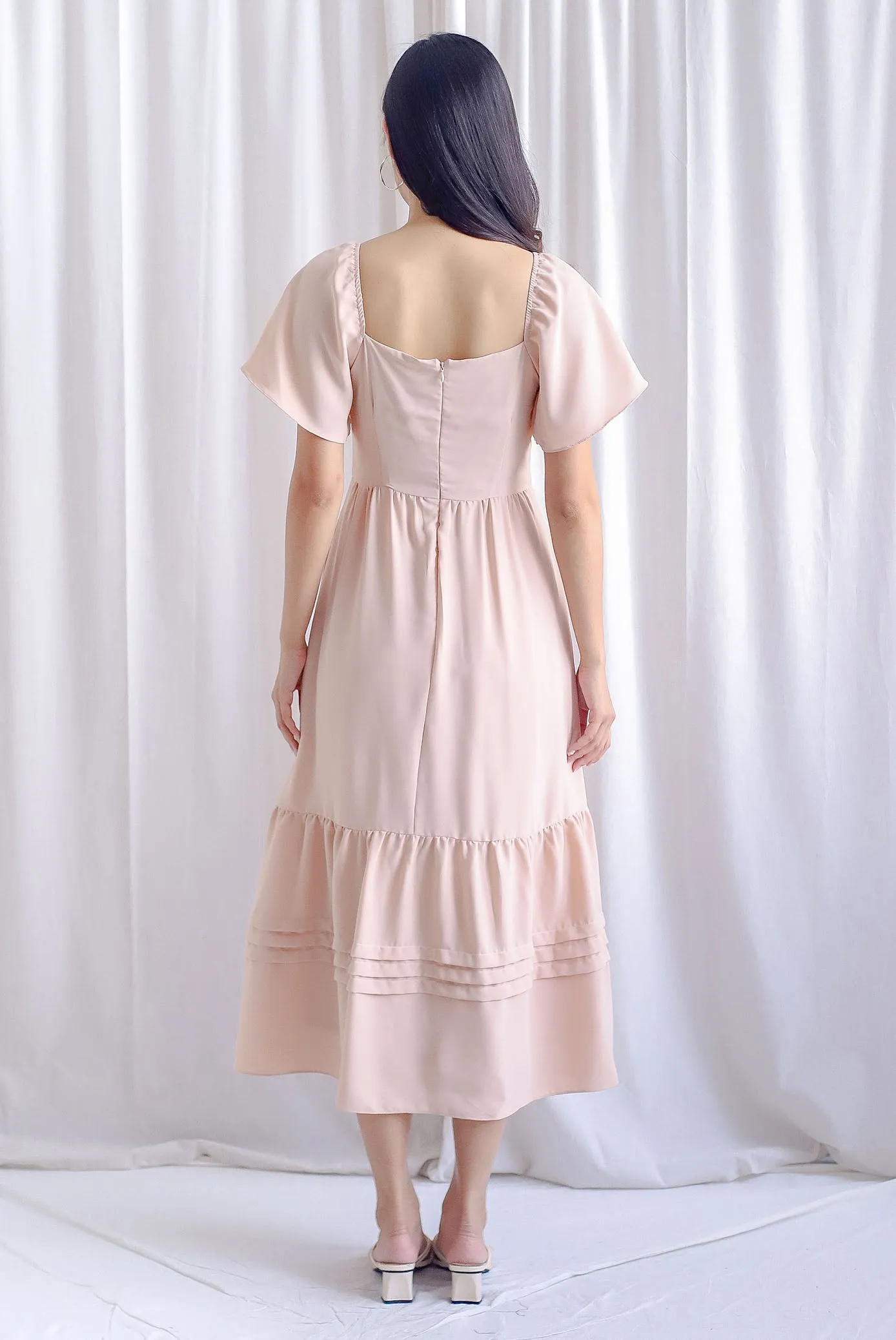Bevelia Flutter Sleeve Pleated Maxi Dress In Nude Pink