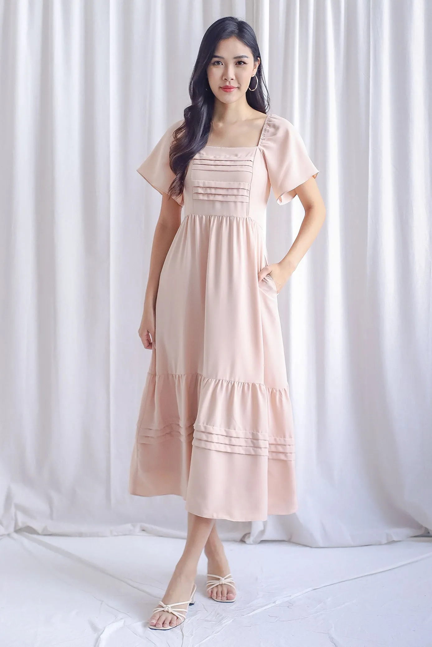 Bevelia Flutter Sleeve Pleated Maxi Dress In Nude Pink