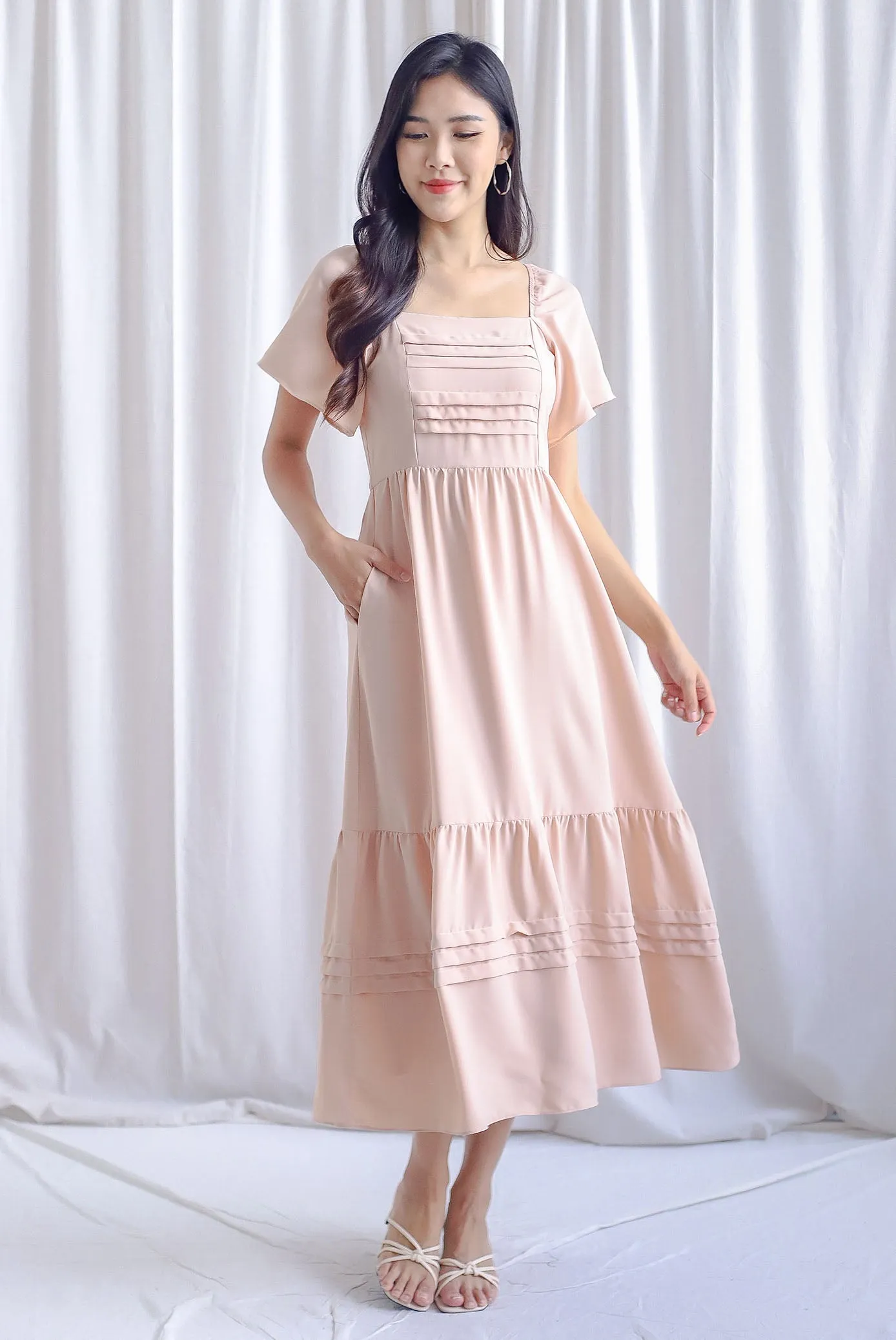 Bevelia Flutter Sleeve Pleated Maxi Dress In Nude Pink