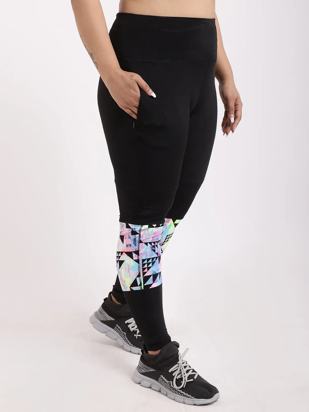 Black Neo-Print Tres Chic Leggings