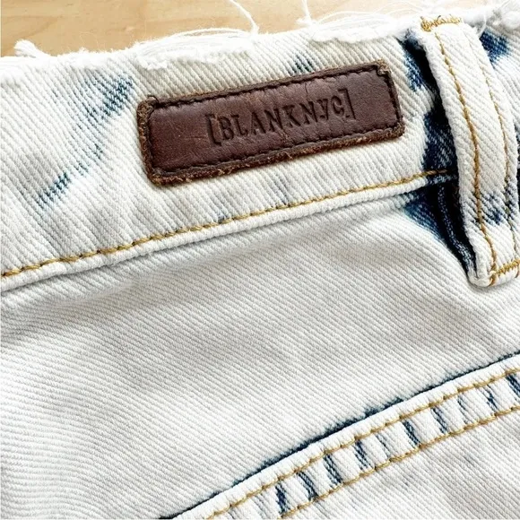 Blank NYC Women's High Waisted Front Pleat Acid Wash Distressed Jeans Size 25