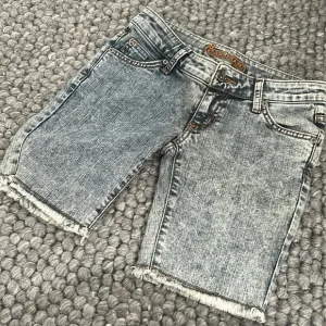 Carmar Acid Washed Long Denim Shorts Size 23