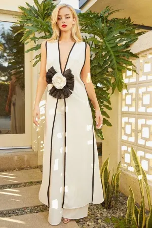 Chic and Classy Outfit Stunning Floral Accent Set