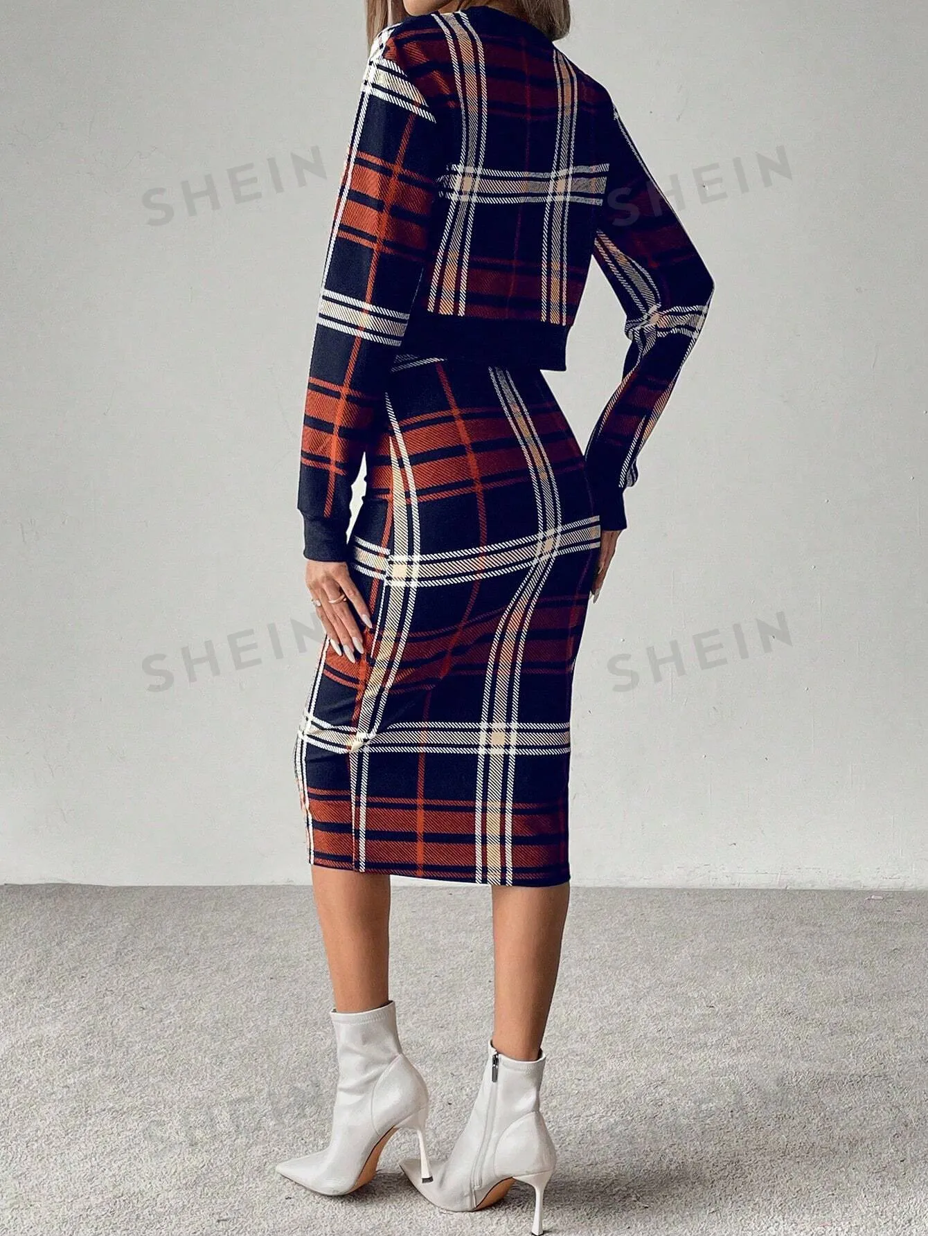 Clasi 2pcs Women Plaid Round Neck Long Sleeve Top And A-Line Skirt Set