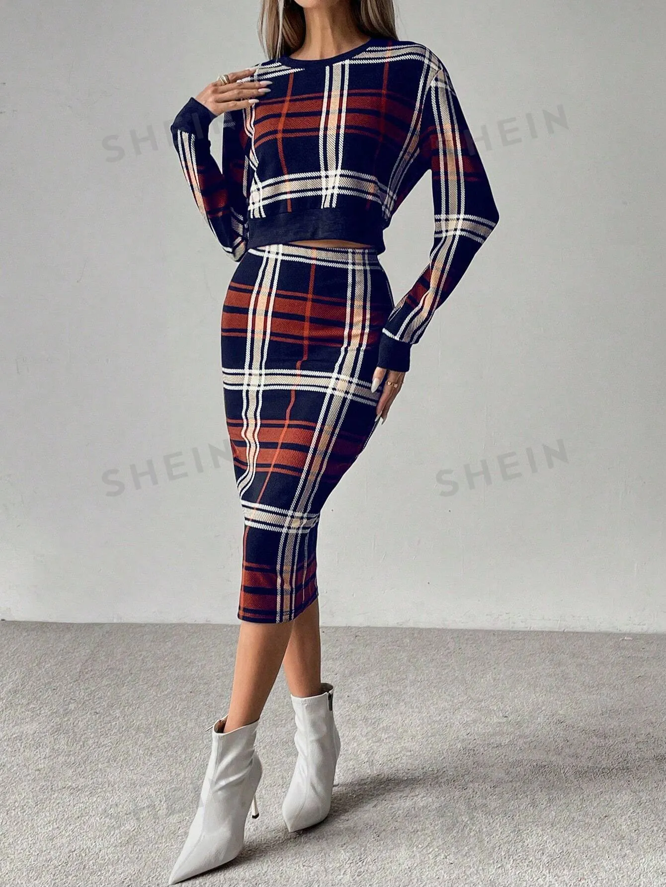 Clasi 2pcs Women Plaid Round Neck Long Sleeve Top And A-Line Skirt Set