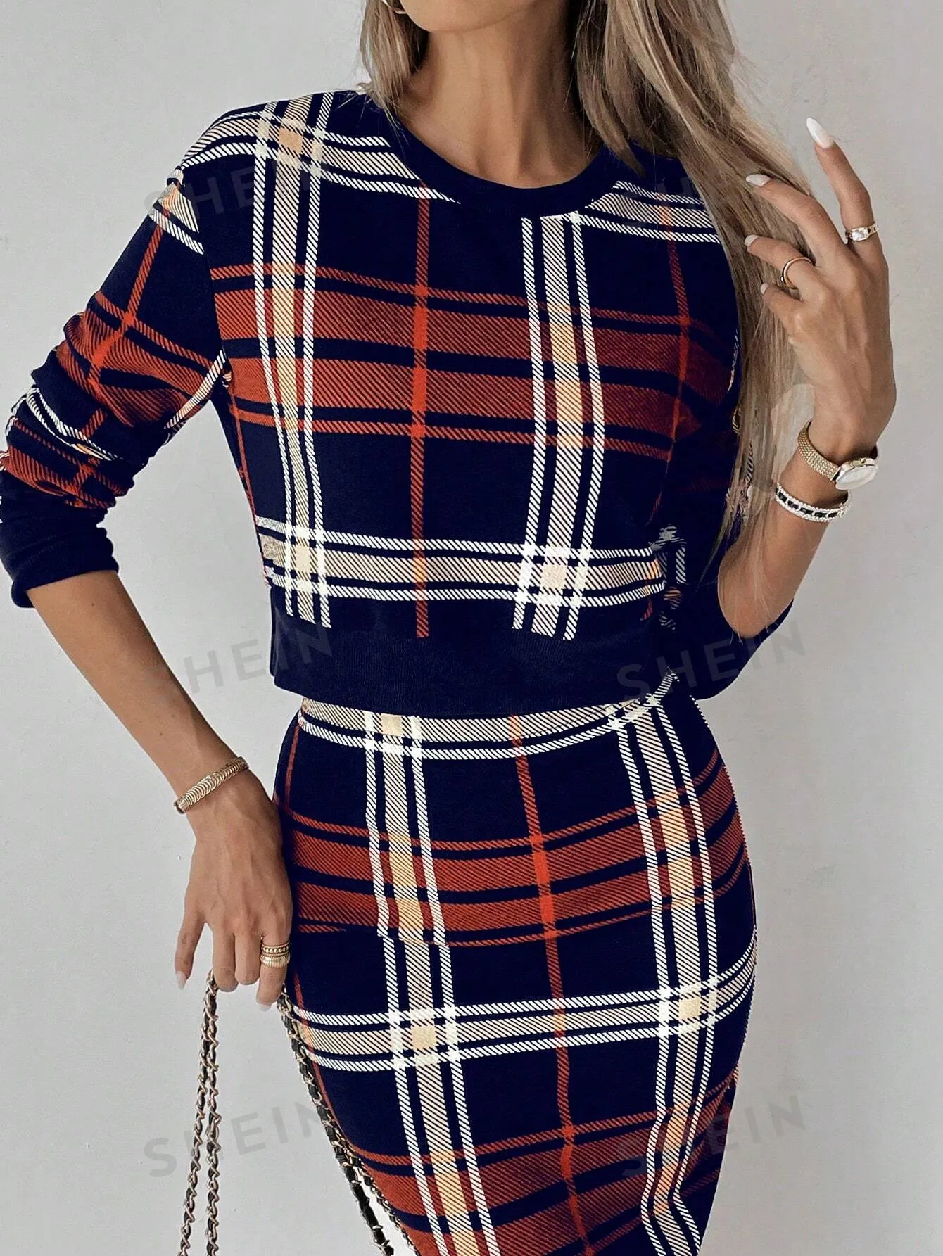 Clasi 2pcs Women Plaid Round Neck Long Sleeve Top And A-Line Skirt Set