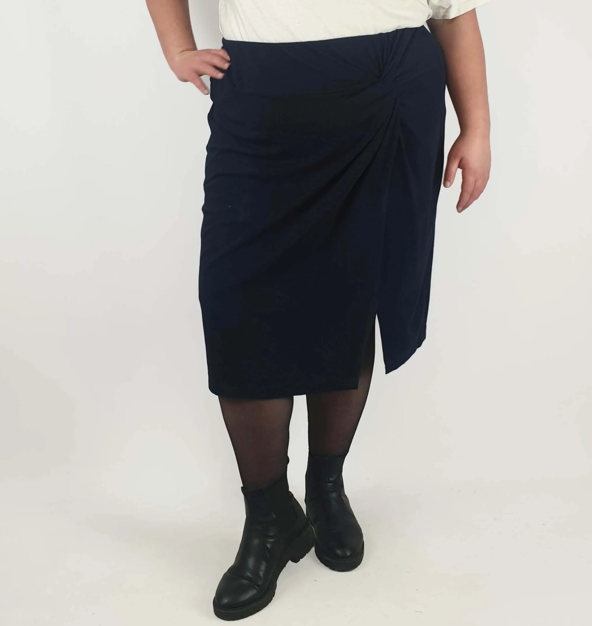 Commonry deep navy knot front pencil skirt size 22