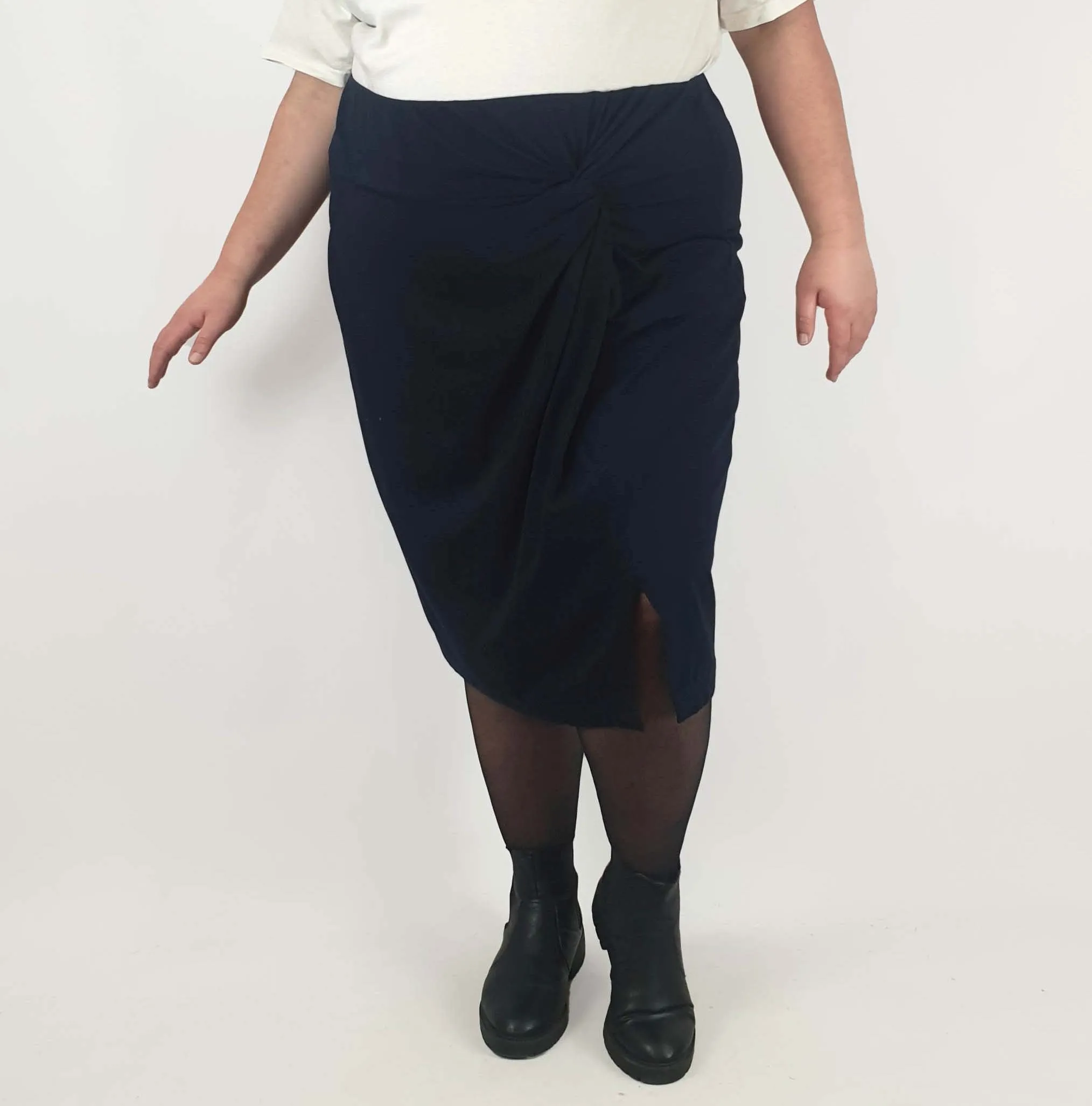Commonry deep navy knot front pencil skirt size 22