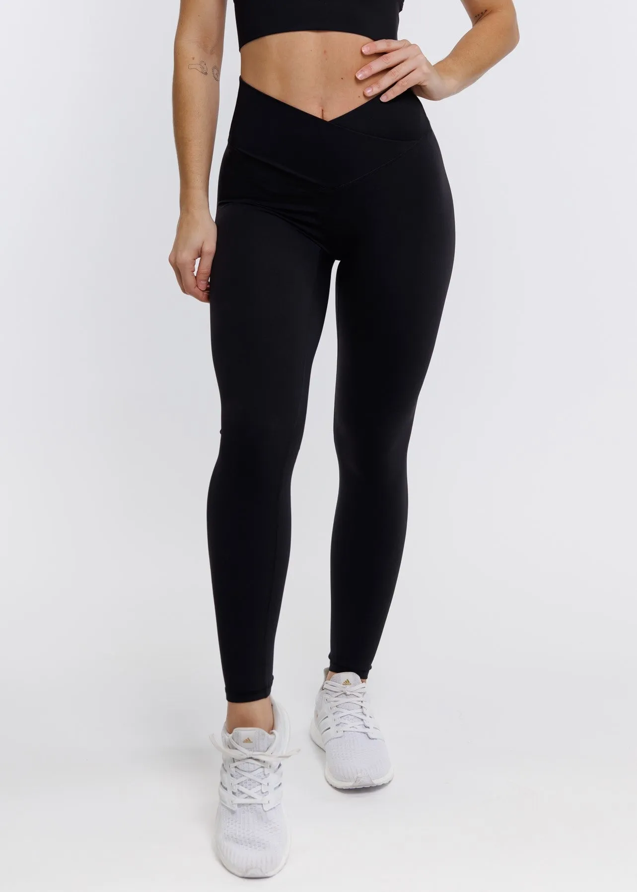 Elevate Cross Leggings - Black