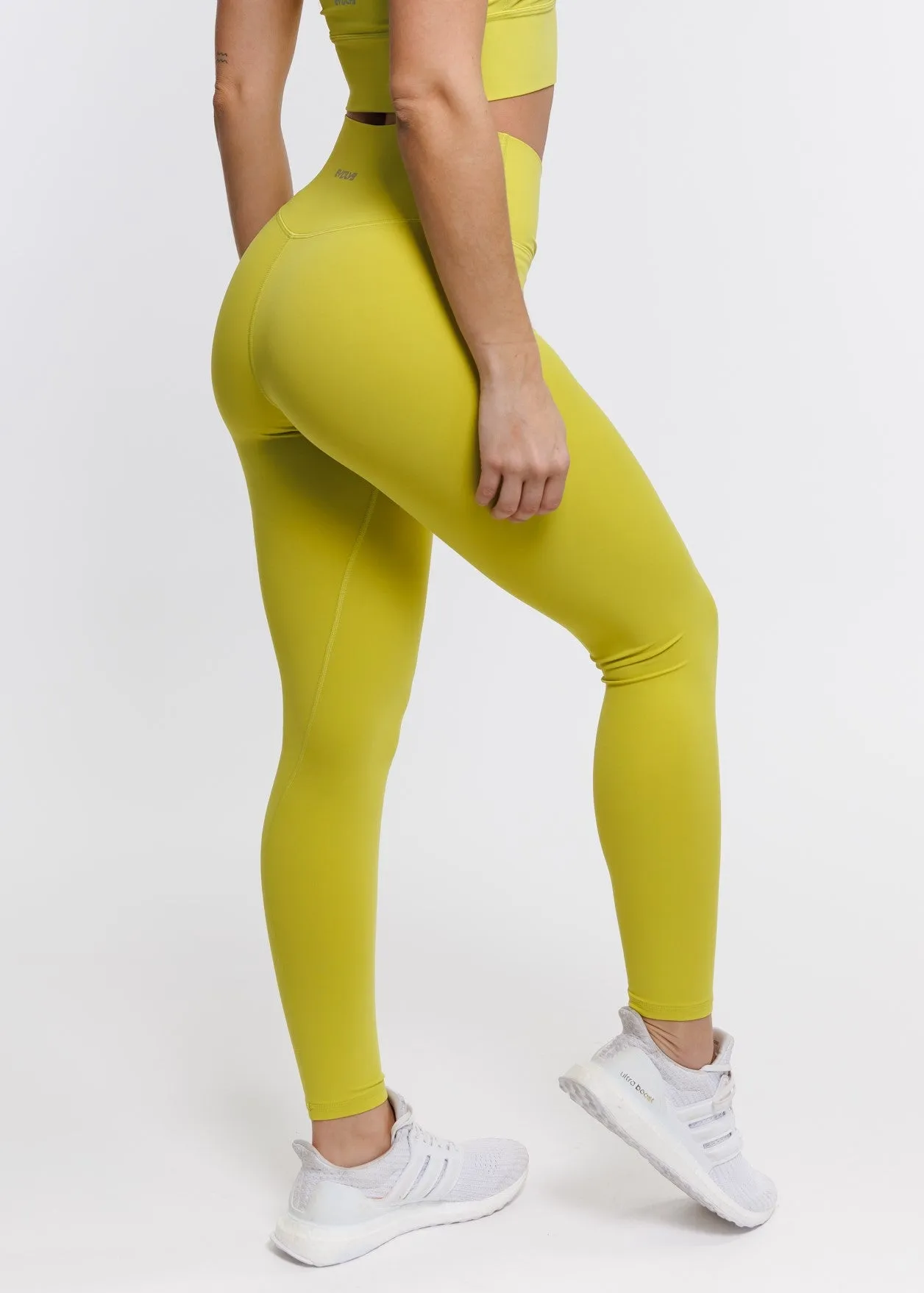 Elevate Cross Leggings - Charteuse