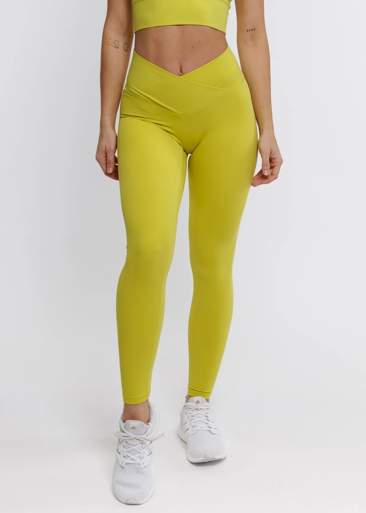 Elevate Cross Leggings - Charteuse