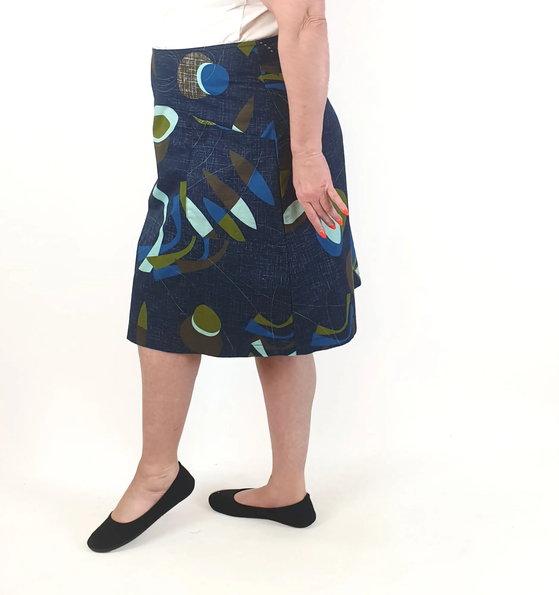 Essaye by Surface Art navy-based unique print A-line skirt size XXL (made in Australia)