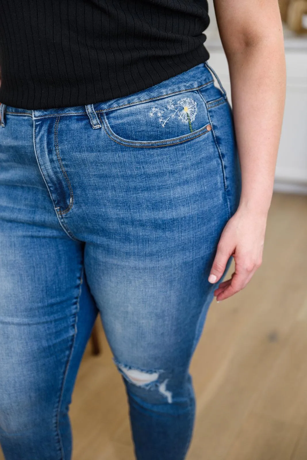 Hazel Blues® | Hi-waisted Dandelion Embroidery Skinny