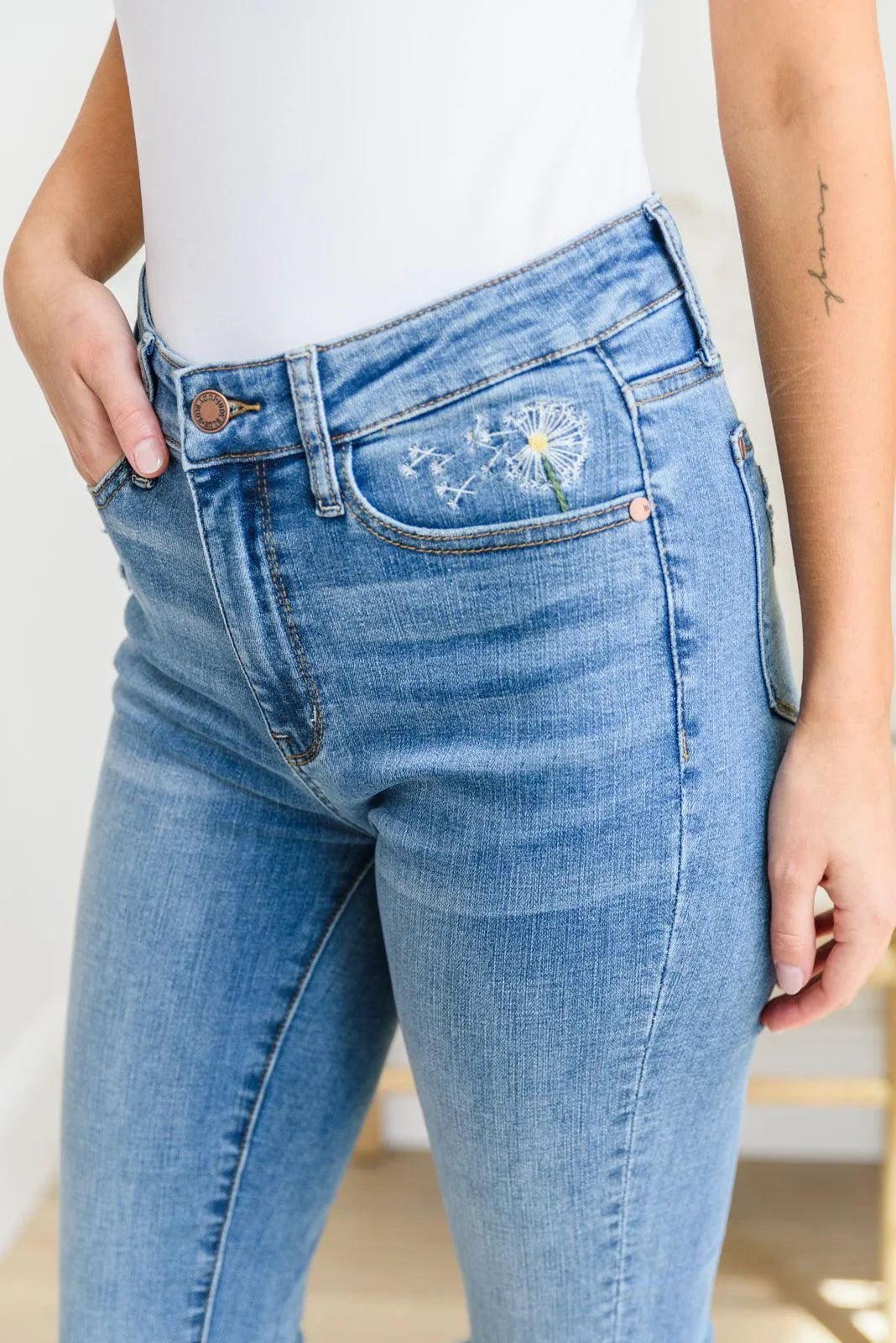 Hazel Blues® | Hi-waisted Dandelion Embroidery Skinny