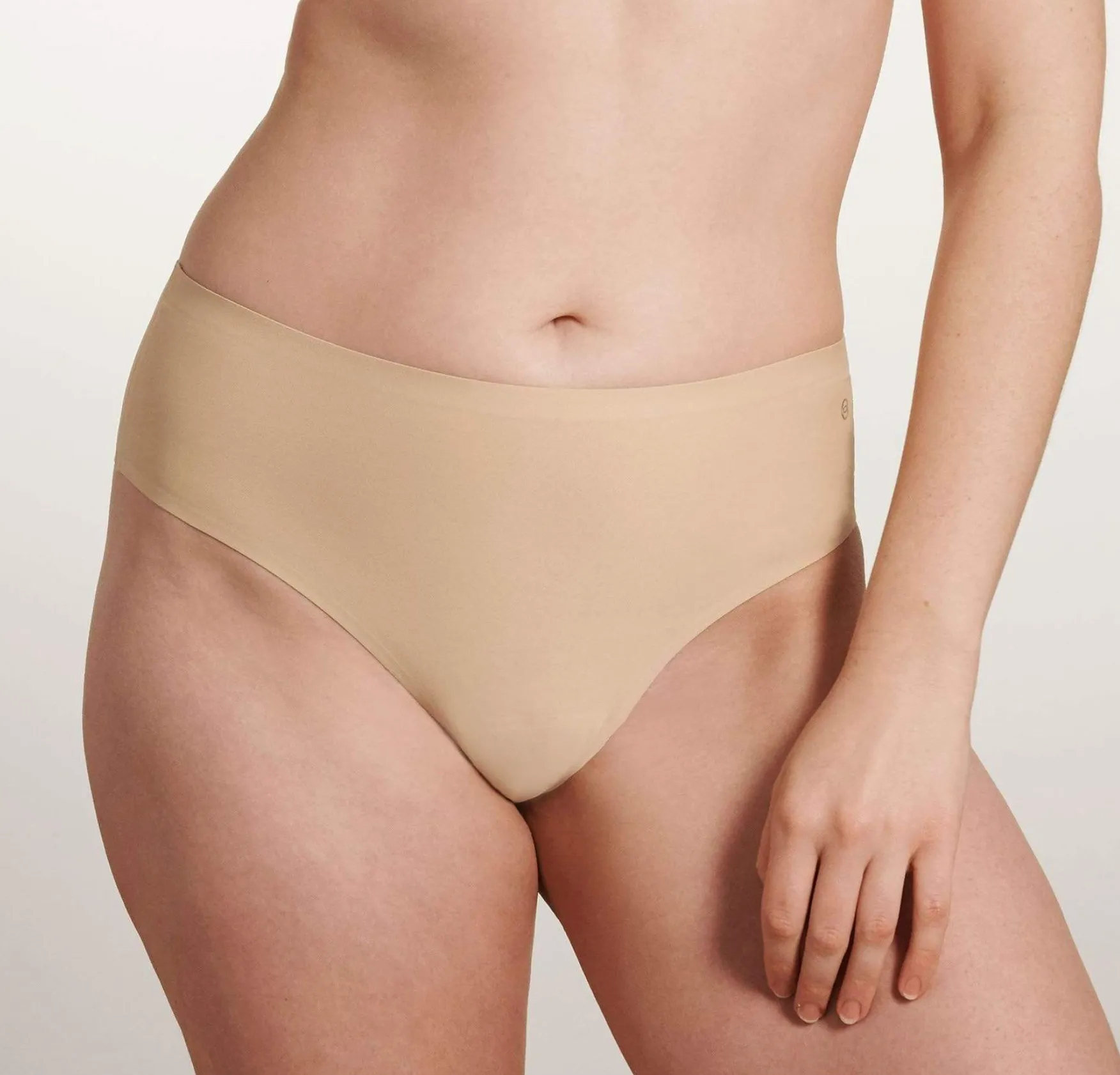 High-Waisted Seamless Thong (Sand)