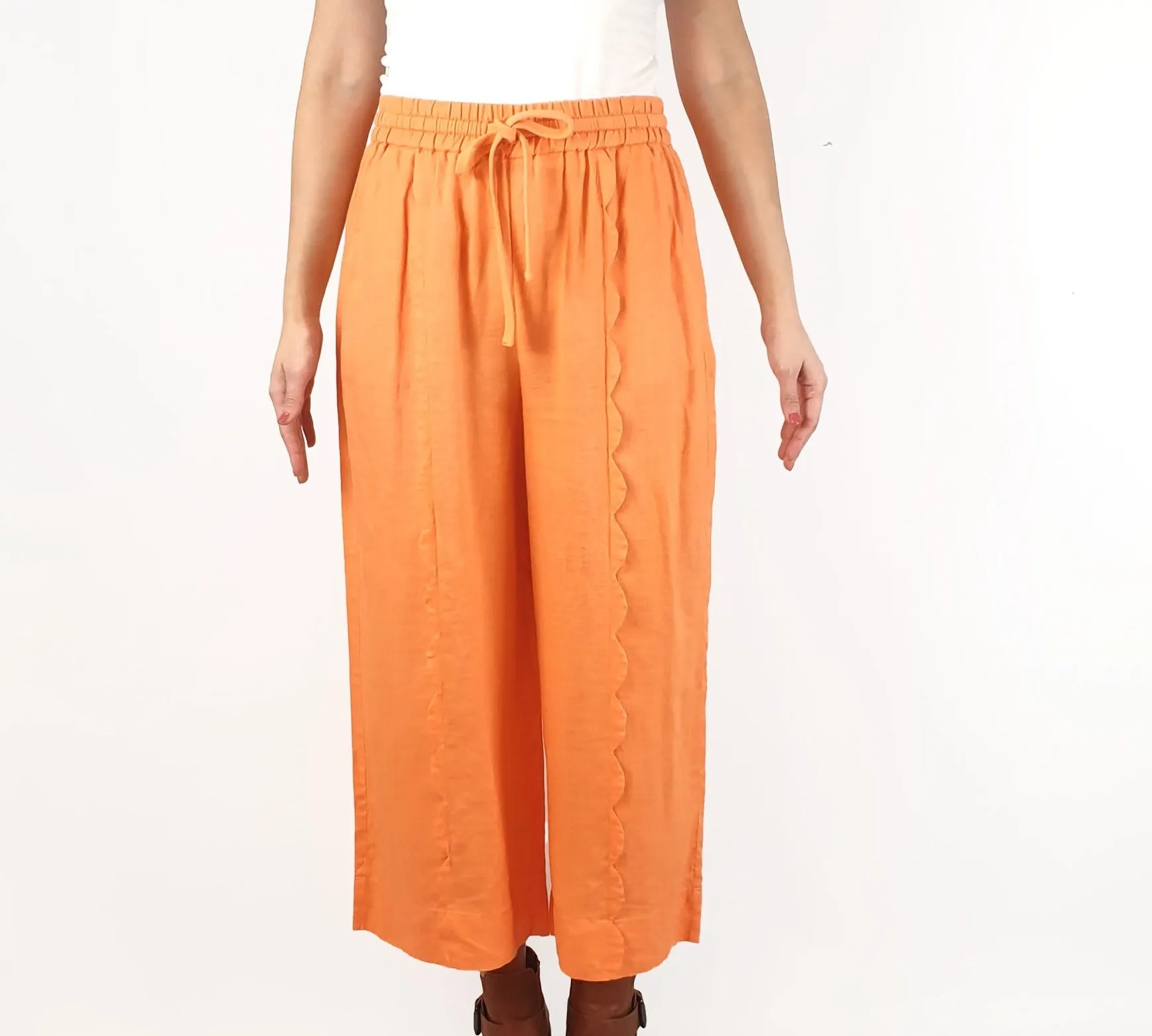 Jericho Road peachy orange wide leg pants with fun scalloping detail size 10