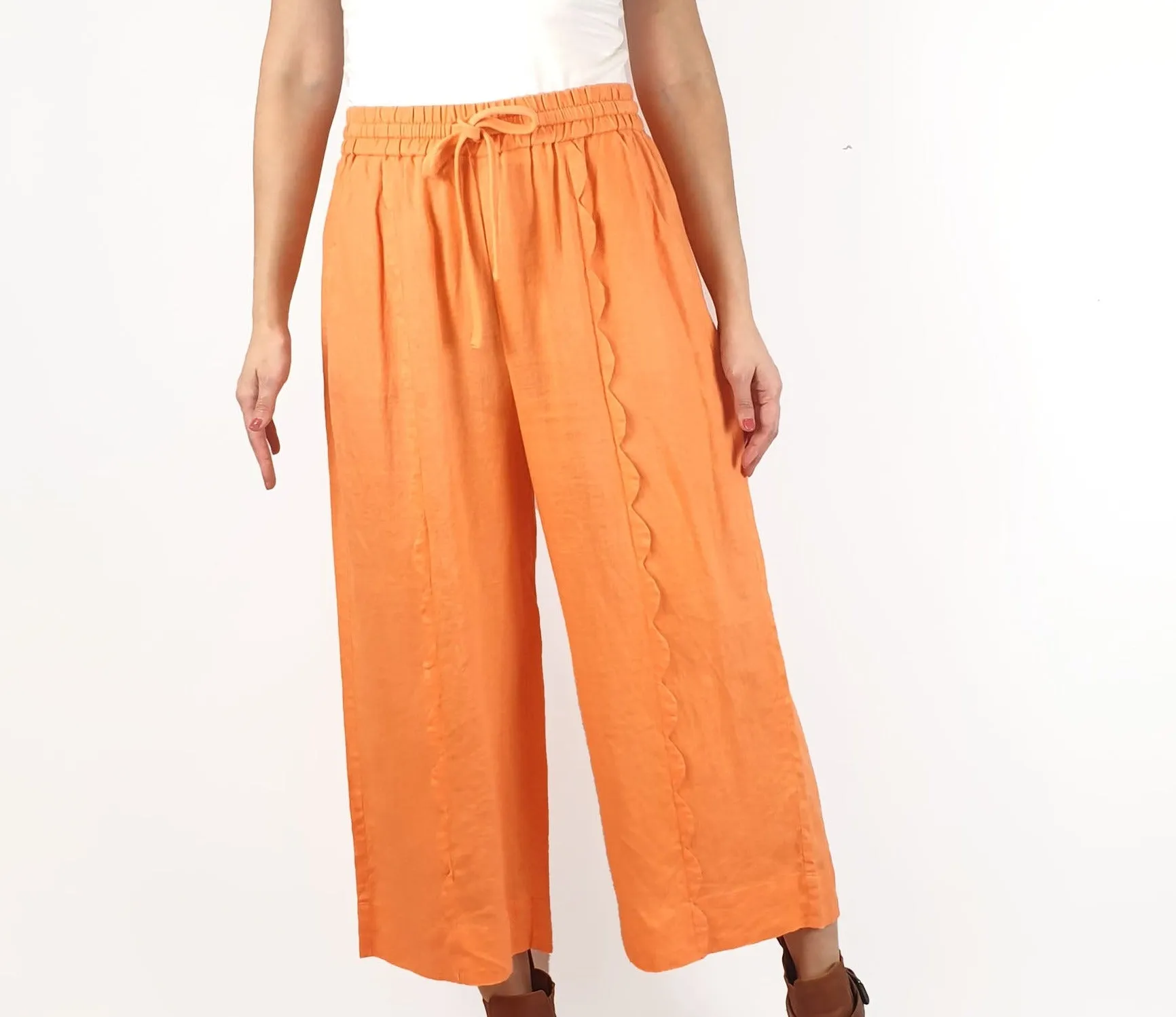 Jericho Road peachy orange wide leg pants with fun scalloping detail size 10