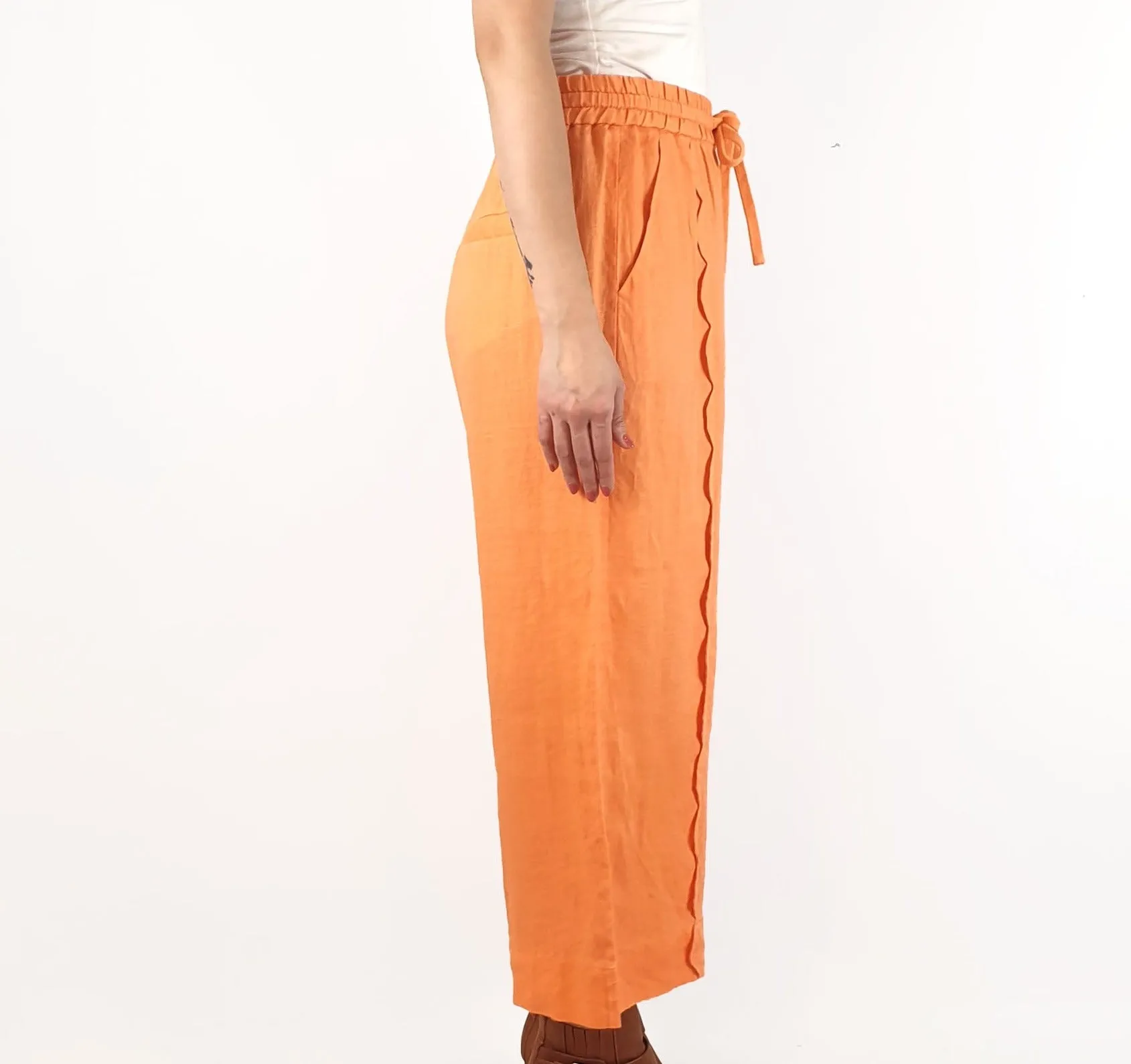 Jericho Road peachy orange wide leg pants with fun scalloping detail size 10