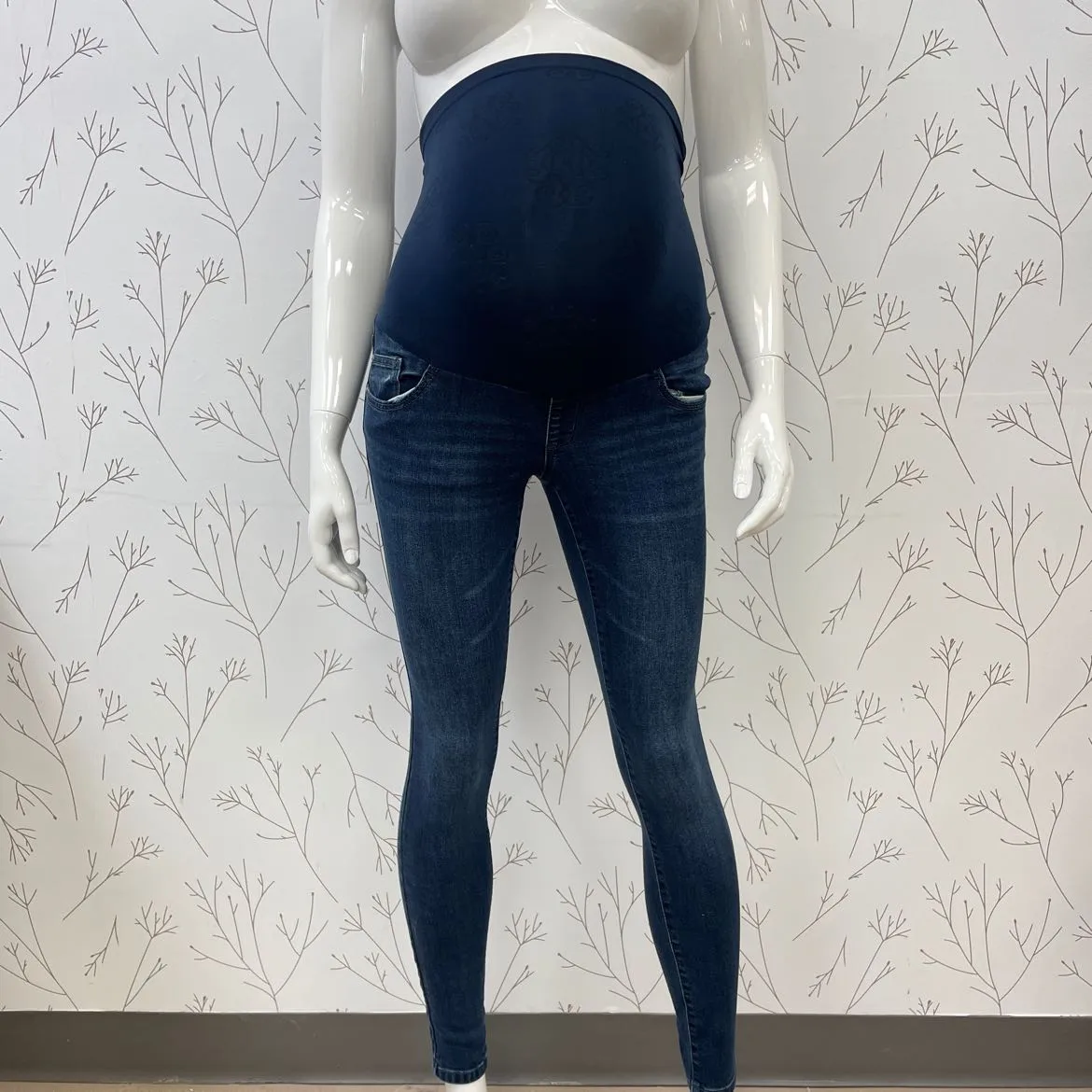 Jessica Simpson Maternity JEANS matern