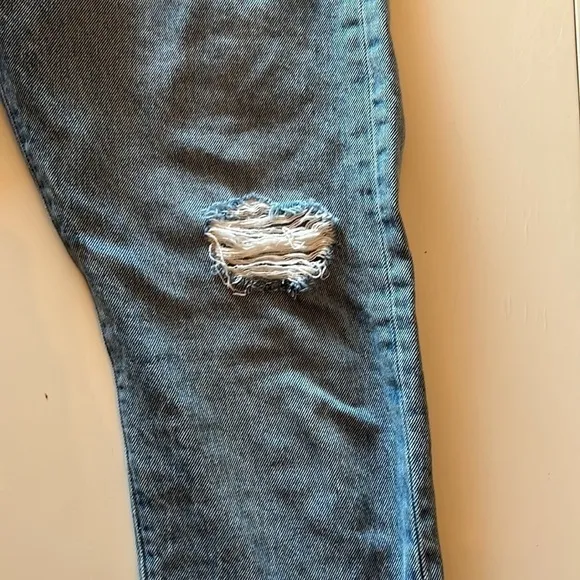 Levi’s Women’s Distressed Skinny Jeans