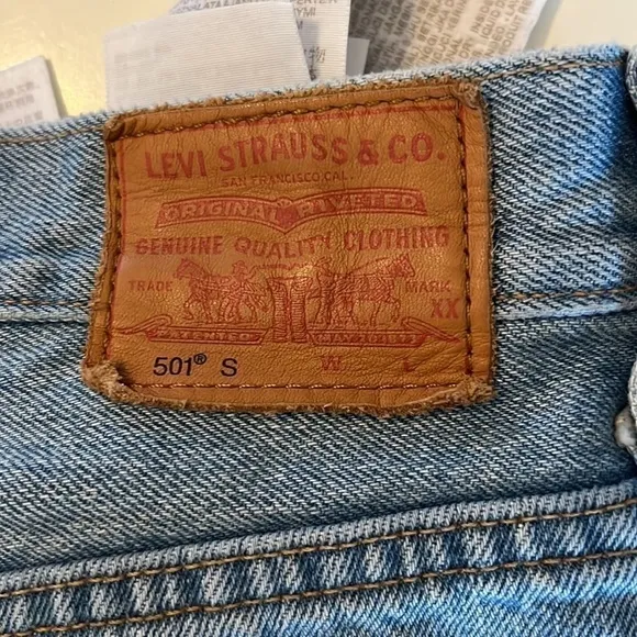 Levi’s Women’s Distressed Skinny Jeans