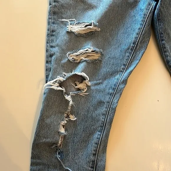 Levi’s Women’s Distressed Skinny Jeans