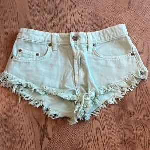 LF Carmar Distressed Denim Shorts Mint Green Size 25 EUC Women’s Denim Shorts