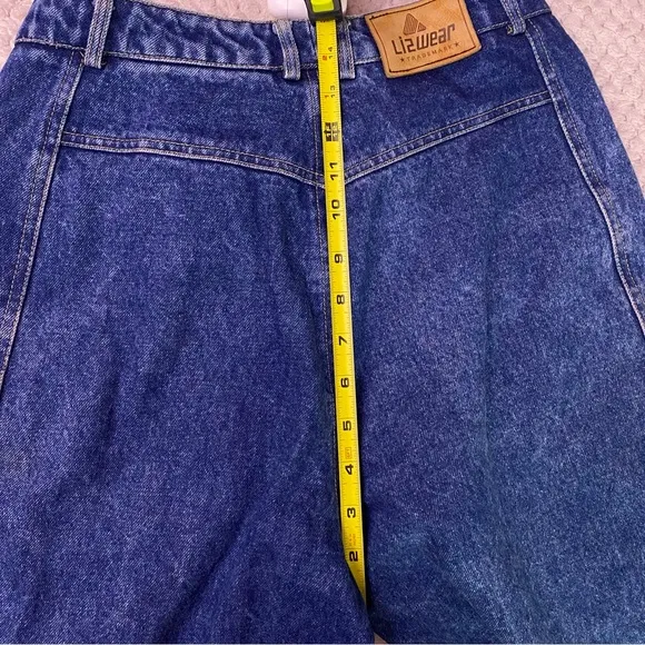 Lizwear  Jean denim siz 10 High-waisted, straight-leg, acid-washed