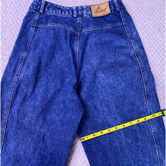 Lizwear  Jean denim siz 10 High-waisted, straight-leg, acid-washed
