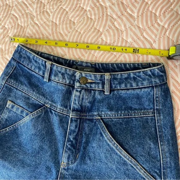 Lizwear  Jean denim siz 10 High-waisted, straight-leg, acid-washed