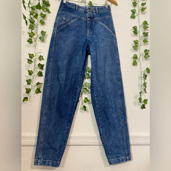 Lizwear  Jean denim siz 10 High-waisted, straight-leg, acid-washed