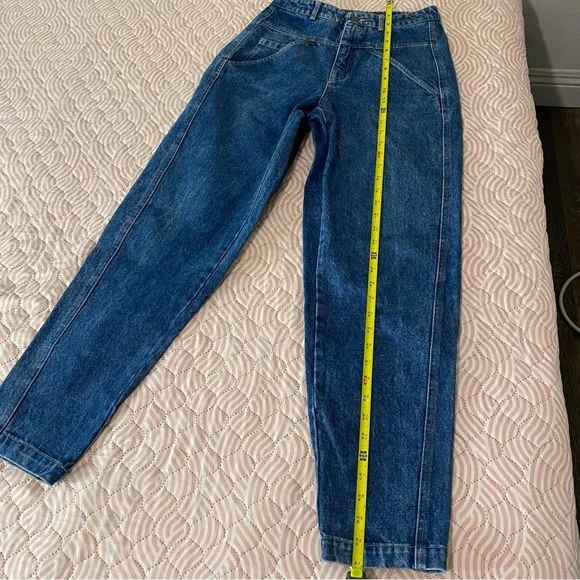 Lizwear  Jean denim siz 10 High-waisted, straight-leg, acid-washed
