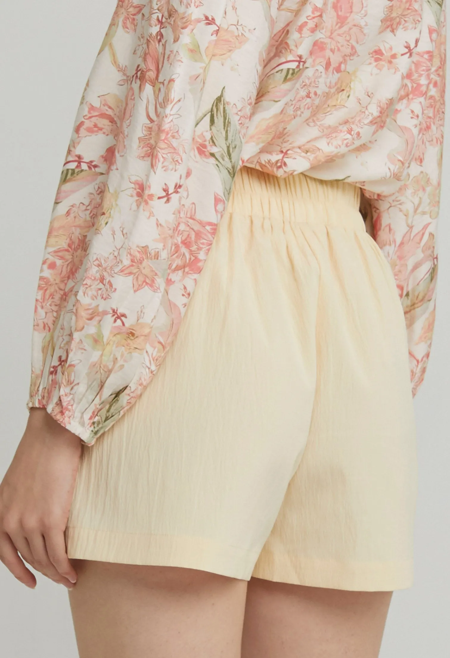 Lucklet Mandarin Buckled Shorts