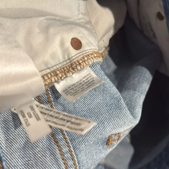 Madewell Relaxed Denim Shorts in Homecrest Wash Ripped Edition size 32