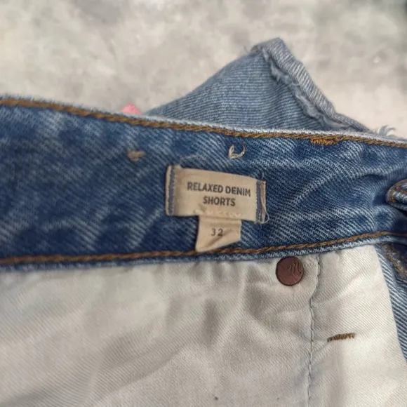 Madewell Relaxed Denim Shorts in Homecrest Wash Ripped Edition size 32