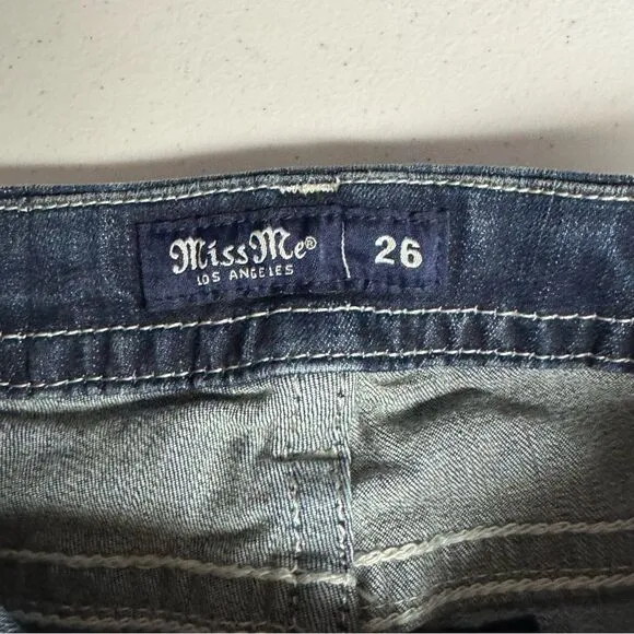 Miss Me women’s denim Jean shorts Mid-rise Bermuda size 26