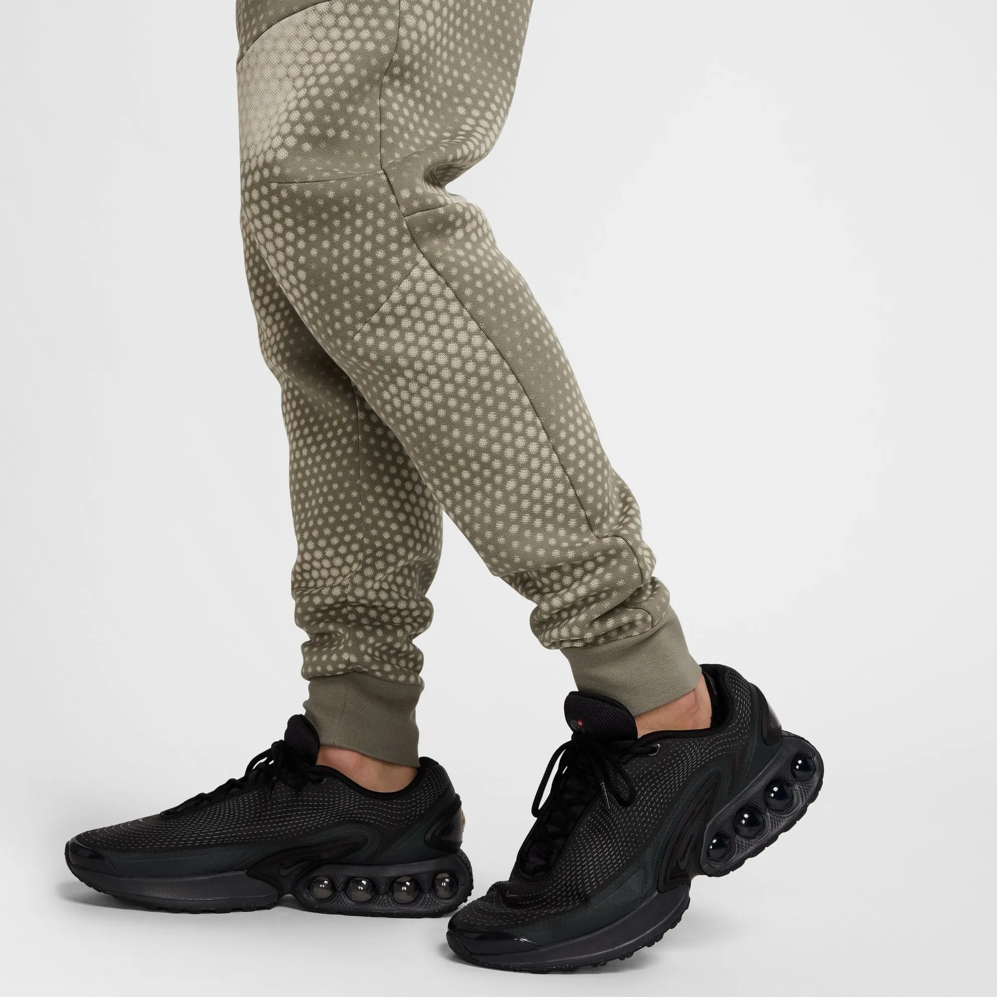 NIKE M NK TCH FLC JGGR TCHTRE LIGHT ARMY HV5897-320