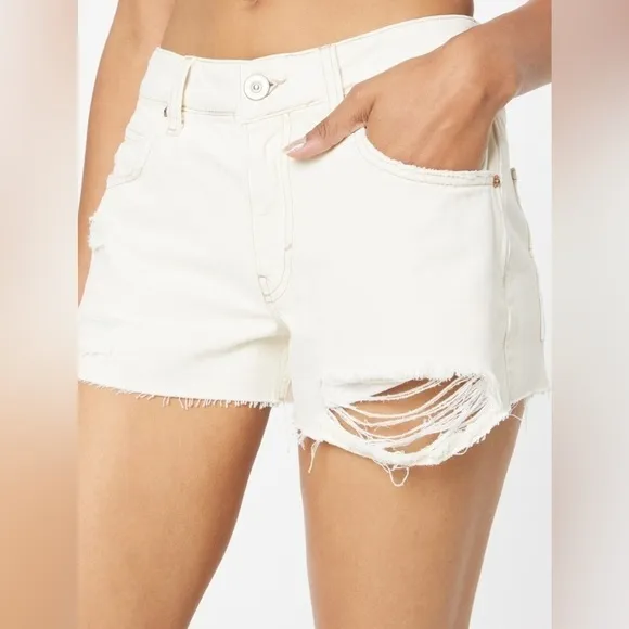 NWT Urban Outfitters Denim Shorts Size 25 Low Rise Harri Neutral Cream Color