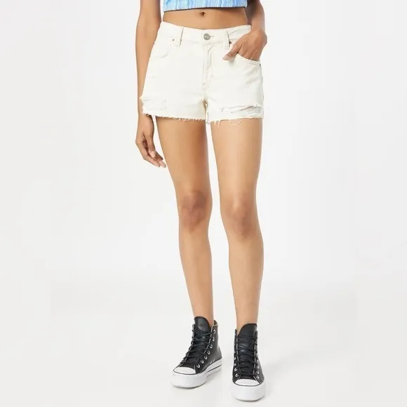 NWT Urban Outfitters Denim Shorts Size 25 Low Rise Harri Neutral Cream Color