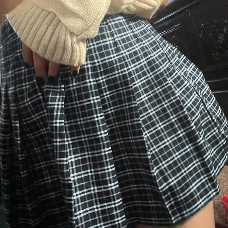Plaid A-line pleated skirt