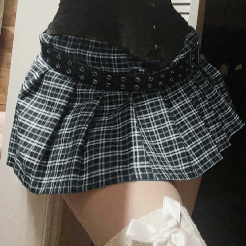 Plaid A-line pleated skirt