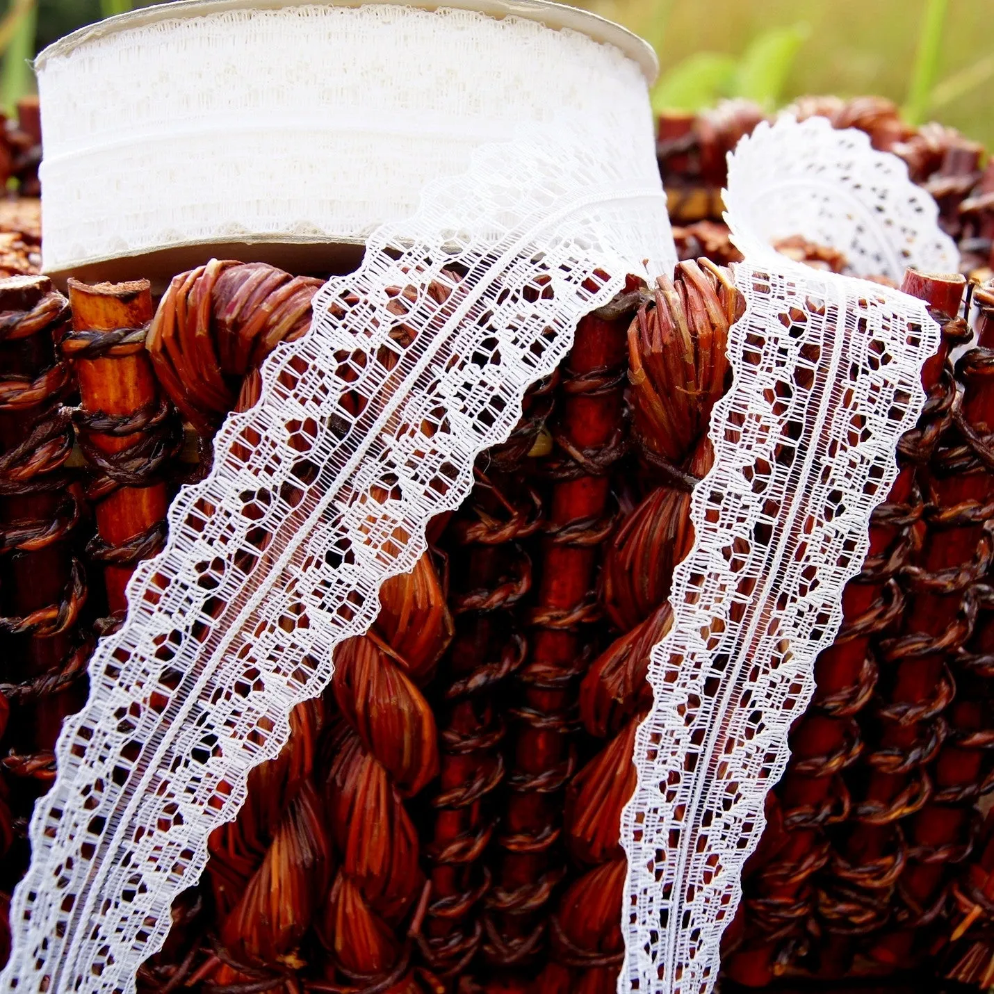 Pure White Symetrical Galloon Lace Trim 1¼" wide